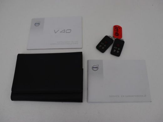 Volvo  V40 2.0 T4 Sport | Stoelverwarming | Camera | Leder/Alcantara | Park Assist | Full LED | Navigatie | ... ActivLease financial lease