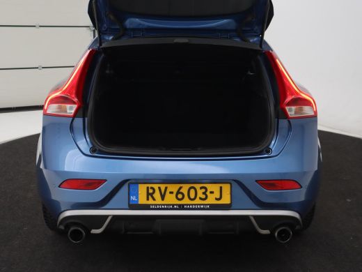 Volvo  V40 2.0 T4 Sport | Stoelverwarming | Camera | Leder/Alcantara | Park Assist | Full LED | Navigatie | ... ActivLease financial lease