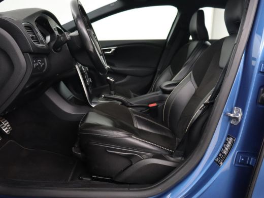 Volvo  V40 2.0 T4 Sport | Stoelverwarming | Camera | Leder/Alcantara | Park Assist | Full LED | Navigatie | ... ActivLease financial lease