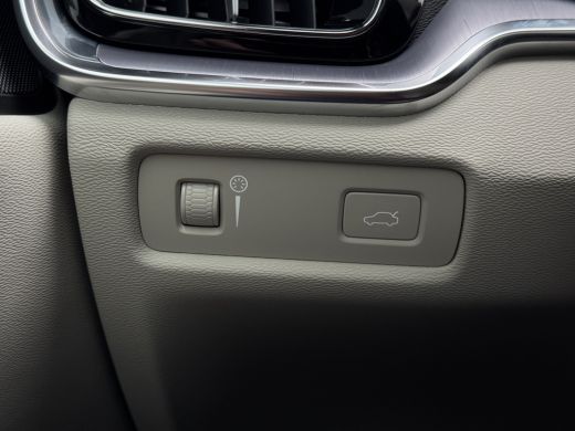 Volvo  V60 2.0 B3 Momentum Business | Pilot Assist | Trekhaak | Leder | Stoel & stuurverwarming | Camera | K... ActivLease financial lease