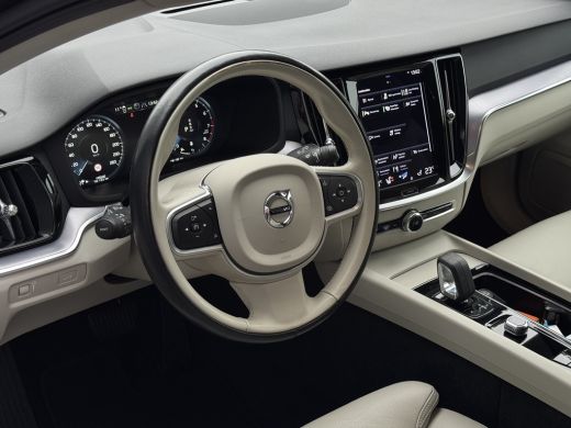 Volvo  V60 2.0 B3 Momentum Business | Pilot Assist | Trekhaak | Leder | Stoel & stuurverwarming | Camera | K... ActivLease financial lease