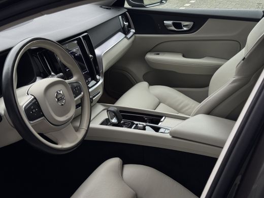 Volvo  V60 2.0 B3 Momentum Business | Pilot Assist | Trekhaak | Leder | Stoel & stuurverwarming | Camera | K... ActivLease financial lease