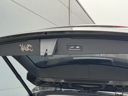 Volvo  V60 2.0 B3 Momentum Business | Pilot Assist | Trekhaak | Leder | Stoel & stuurverwarming | Camera | K... ActivLease financial lease