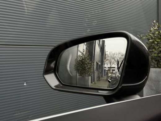 Volvo  V60 2.0 B3 Momentum Business | Pilot Assist | Trekhaak | Leder | Stoel & stuurverwarming | Camera | K... ActivLease financial lease