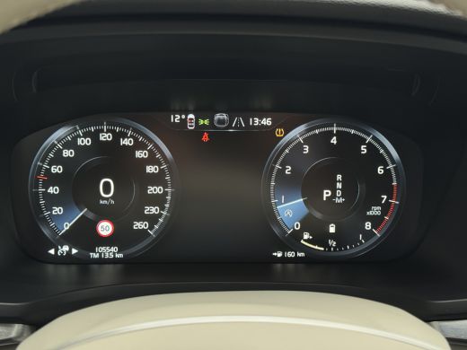 Volvo  V60 2.0 B3 Momentum Business | Pilot Assist | Trekhaak | Leder | Stoel & stuurverwarming | Camera | K... ActivLease financial lease