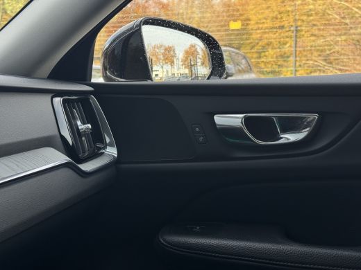 Volvo  V60 2.0 T8 Twin Engine AWD Inscription | Gelamineerd glas | 360 camera | Sportstoel | BLIS | Pilot As... ActivLease financial lease