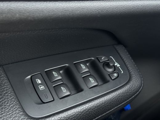 Volvo  V60 2.0 T8 Twin Engine AWD Inscription | Gelamineerd glas | 360 camera | Sportstoel | BLIS | Pilot As... ActivLease financial lease