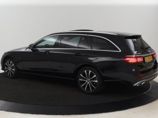 Mercedes-Benz E-Klasse 300e Avantgarde | Panoramadak | Adaptive cruise | Stoelverwarming | Carplay | Camera | Sfeerverli...