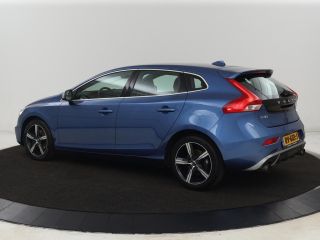 Volvo  V40 2.0 T4 Sport | Stoelverwarming | Camera | Leder/Alcantara | Park Assist | Full LED | Navigatie | ...