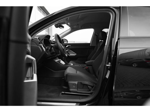 Audi Q3 35 TFSI S edition Competition 150Pk | Trekhaak | Stoelverw. voor | Camera achter | Keyless | Adap... ActivLease financial lease