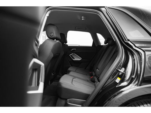 Audi Q3 35 TFSI S edition Competition 150Pk | Trekhaak | Stoelverw. voor | Camera achter | Keyless | Adap... ActivLease financial lease