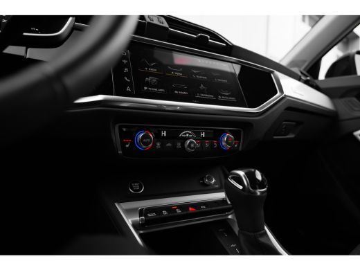 Audi Q3 35 TFSI S edition Competition 150Pk | Trekhaak | Stoelverw. voor | Camera achter | Keyless | Adap... ActivLease financial lease