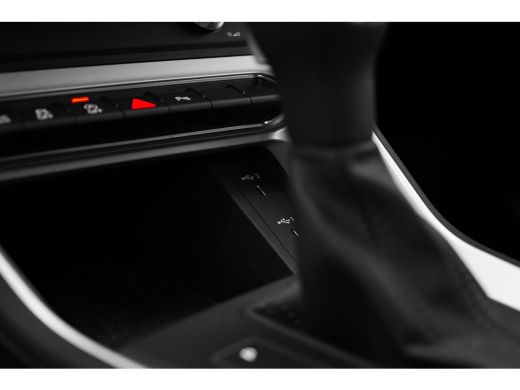 Audi Q3 35 TFSI S edition Competition 150Pk | Trekhaak | Stoelverw. voor | Camera achter | Keyless | Adap... ActivLease financial lease