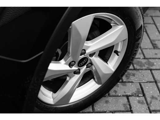 Audi Q3 35 TFSI S edition Competition 150Pk | Trekhaak | Stoelverw. voor | Camera achter | Keyless | Adap... ActivLease financial lease