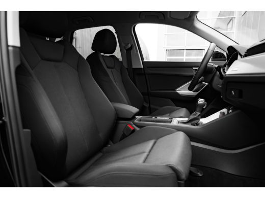 Audi Q3 35 TFSI S edition Competition 150Pk | Trekhaak | Stoelverw. voor | Camera achter | Keyless | Adap... ActivLease financial lease