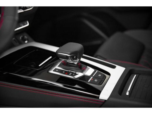 Audi Q5 50 TFSI e S edition Competition | Panoramadak | Luchtvering | City | Tour | Trekhaak | Leder | HUD | ActivLease financial lease