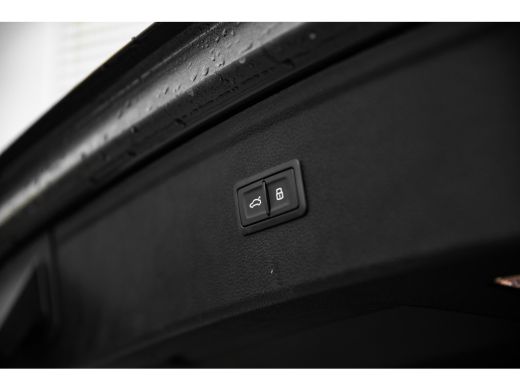 Audi Q5 50 TFSI e S edition Competition | Panoramadak | Luchtvering | City | Tour | Trekhaak | Leder | HUD | ActivLease financial lease