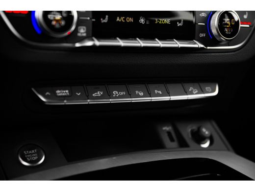 Audi Q5 50 TFSI e S edition Competition | Panoramadak | Luchtvering | City | Tour | Trekhaak | Leder | HUD | ActivLease financial lease