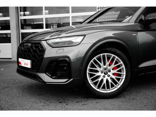 Audi Q5 50 TFSI e S edition Competition | Panoramadak | Luchtvering | City | Tour | Trekhaak | Leder | HUD | ActivLease financial lease