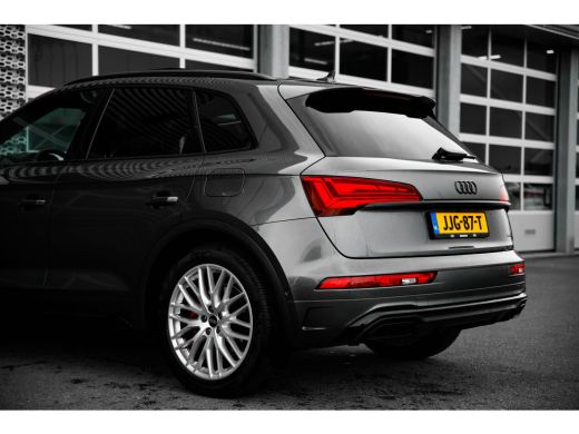 Audi Q5 50 TFSI e S edition Competition | Panoramadak | Luchtvering | City | Tour | Trekhaak | Leder | HUD | ActivLease financial lease