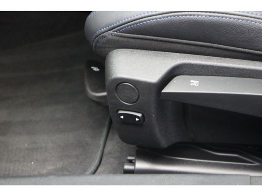 BMW i4 eDrive35 M Sport / Schuif-kanteldak / Trekhaak / Achteruitrijcamera / Stoelverwarming / Widescree... ActivLease financial lease