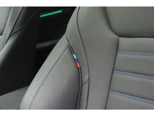 BMW i4 eDrive35 M Sport / Schuif-kanteldak / Trekhaak / Achteruitrijcamera / Stoelverwarming / Widescree... ActivLease financial lease