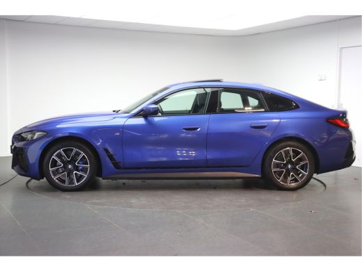 BMW i4 eDrive35 M Sport / Schuif-kanteldak / Trekhaak / Achteruitrijcamera / Stoelverwarming / Widescree... ActivLease financial lease