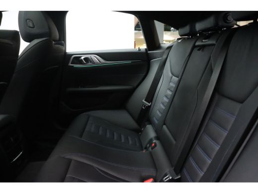 BMW i4 eDrive35 M Sport / Schuif-kanteldak / Trekhaak / Achteruitrijcamera / Stoelverwarming / Widescree... ActivLease financial lease