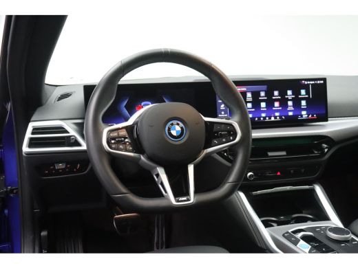 BMW i4 eDrive35 M Sport / Schuif-kanteldak / Trekhaak / Achteruitrijcamera / Stoelverwarming / Widescree... ActivLease financial lease