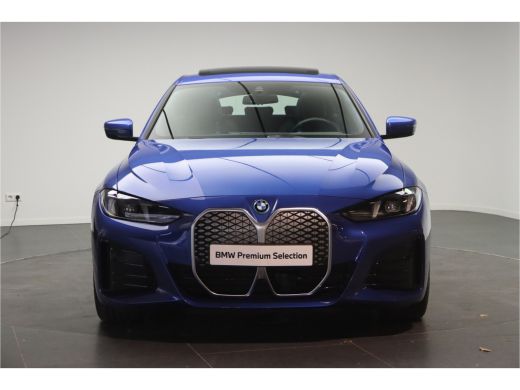 BMW i4 eDrive35 M Sport / Schuif-kanteldak / Trekhaak / Achteruitrijcamera / Stoelverwarming / Widescree... ActivLease financial lease
