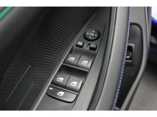 BMW i4 eDrive35 M Sport / Schuif-kanteldak / Trekhaak / Achteruitrijcamera / Stoelverwarming / Widescree... ActivLease financial lease