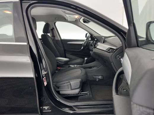 BMW X1 sDrive20i Executive (INCL-BTW) Aut. *LED-LIGHTS | NAVI-FULLMAP | COMFORT-SEATS | ECC | PDC | CRUI... ActivLease financial lease