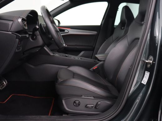 CUPRA Formentor 1.4 e-Hybrid VZ | 245pk | Stoelverwarming | Carplay | Camera | Adaptive cruise | Navigatie | Keyl... ActivLease financial lease