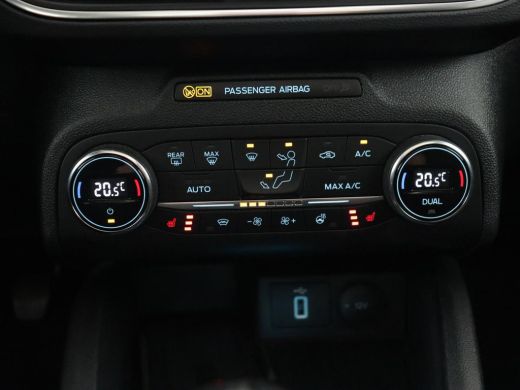 Ford Focus 1.0 EcoBoost Active | Panoramadak | Trekhaak | Stoel & stuurverwarming | B&O Sound | Carplay | Na... ActivLease financial lease