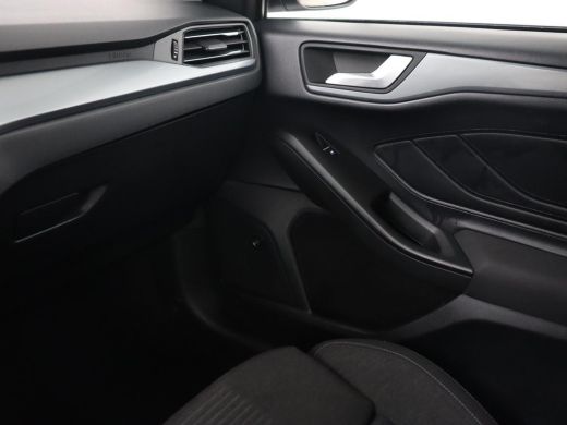 Ford Focus 1.0 EcoBoost Active | Panoramadak | Trekhaak | Stoel & stuurverwarming | B&O Sound | Carplay | Na... ActivLease financial lease