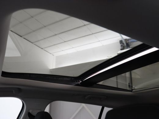 Ford Focus 1.0 EcoBoost Active | Panoramadak | Trekhaak | Stoel & stuurverwarming | B&O Sound | Carplay | Na... ActivLease financial lease