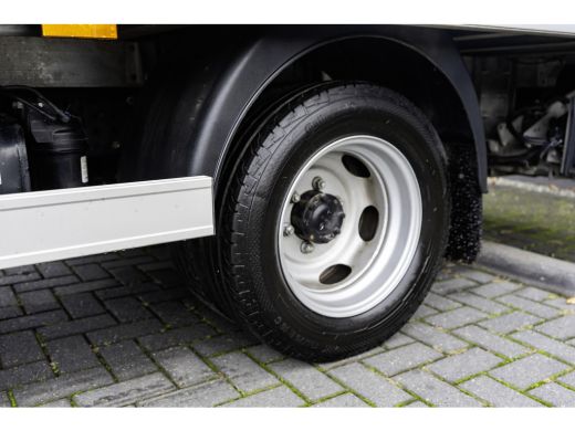 FUSO Canter 3C15 | Bakwagen met laadklep | Automaat | 1000KG Laadklep | Airco ActivLease financial lease