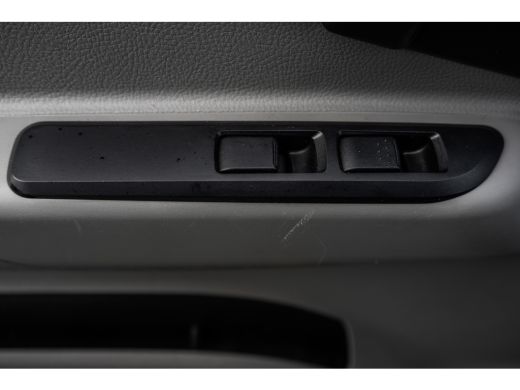 FUSO Canter 3C15 | Bakwagen met laadklep | Automaat | 1000KG Laadklep | Airco ActivLease financial lease