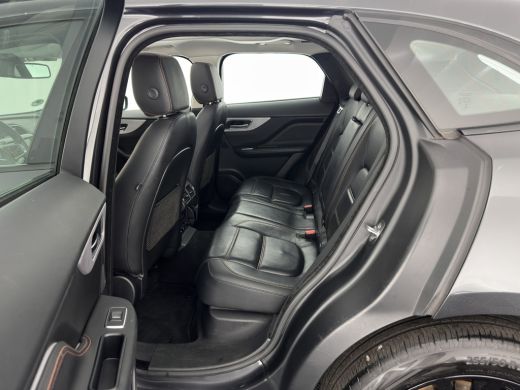 Jaguar F-PACE 2.0 Portfolio Black-line AWD 25d (INCL-BTW) Aut. *PANO | HEAD-UP | LUXURY-LEATHER | BLIND-SPOT | ... ActivLease financial lease