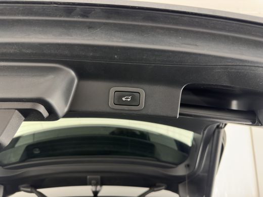 Jaguar F-PACE 2.0 Portfolio Black-line AWD 25d (INCL-BTW) Aut. *PANO | HEAD-UP | LUXURY-LEATHER | BLIND-SPOT | ... ActivLease financial lease