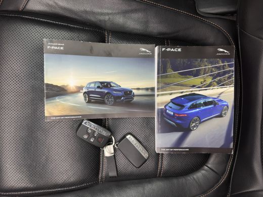 Jaguar F-PACE 2.0 Portfolio Black-line AWD 25d (INCL-BTW) Aut. *PANO | HEAD-UP | LUXURY-LEATHER | BLIND-SPOT | ... ActivLease financial lease
