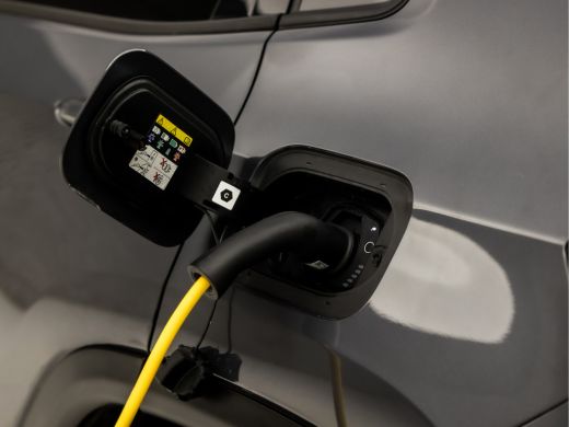 Jeep Compass 4xe 240 Plug-in Hybrid Electric Upland 240Pk Automaat (VIRTUAL COCKPIT, APPLE CARPLAY, ALPINE AUD... ActivLease financial lease