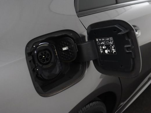 Mercedes-Benz A-Klasse 250e AMG Limited | Carplay | Stoelverwarming | Leder/Alcantara | Widescreen | Sfeerverlichting | ... ActivLease financial lease