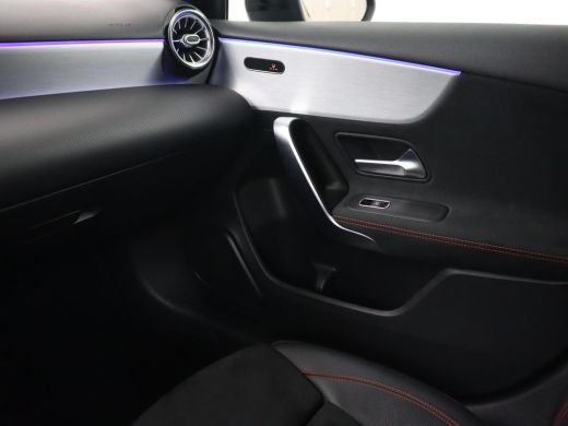 Mercedes-Benz A-Klasse 250e AMG Limited | Carplay | Stoelverwarming | Leder/Alcantara | Widescreen | Sfeerverlichting | ... ActivLease financial lease