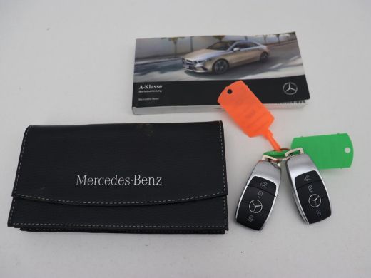 Mercedes-Benz A-Klasse 250e AMG Limited | Carplay | Stoelverwarming | Leder/Alcantara | Widescreen | Sfeerverlichting | ... ActivLease financial lease