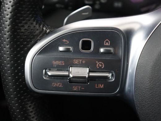 Mercedes-Benz C-Klasse 300e AMG Night | Stoelverwarming | Carplay | Leder/Alcantara | Camera | Navigatie | Park Assist |... ActivLease financial lease