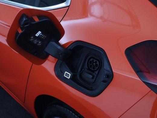 Opel Corsa-e Elegance 50 kWh | Stoelverwarming | Carplay | Navigatie | Stuurverwarming | Parkeerhulp | Climate... ActivLease financial lease