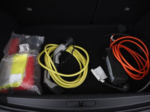 Opel Corsa-e Elegance 50 kWh | Stoelverwarming | Carplay | Navigatie | Stuurverwarming | Parkeerhulp | Climate... ActivLease financial lease