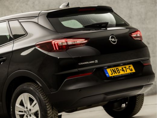 Opel Grandland X 1.2 Turbo Sport Automaat (APPLE CARPLAY, GROOT NAVI, LM VELGEN, SPORTSTOELEN, CRUISE, PARKEERSENS... ActivLease financial lease