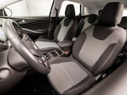 Opel Grandland X 1.2 Turbo Sport Automaat (APPLE CARPLAY, GROOT NAVI, LM VELGEN, SPORTSTOELEN, CRUISE, PARKEERSENS... ActivLease financial lease